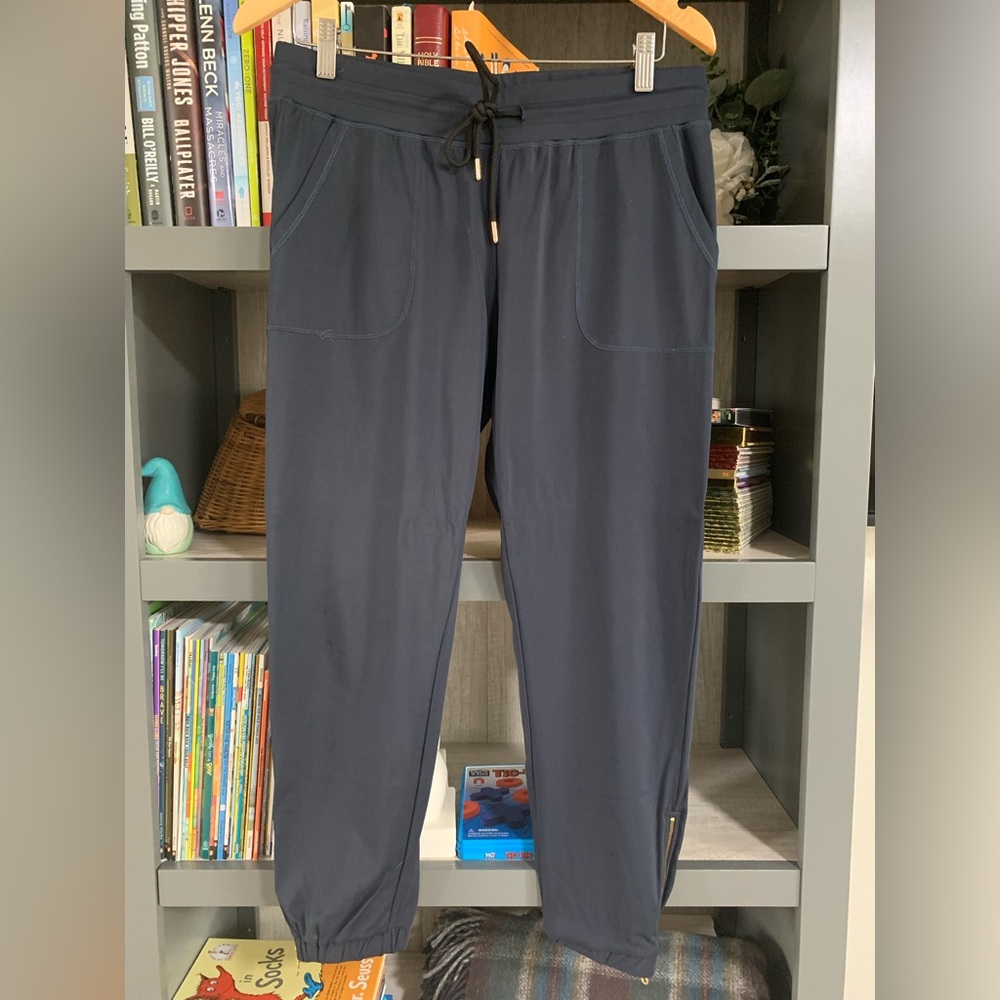 ZYIA Navy Peak Zipper Joggers - Size Medium - Short 24”